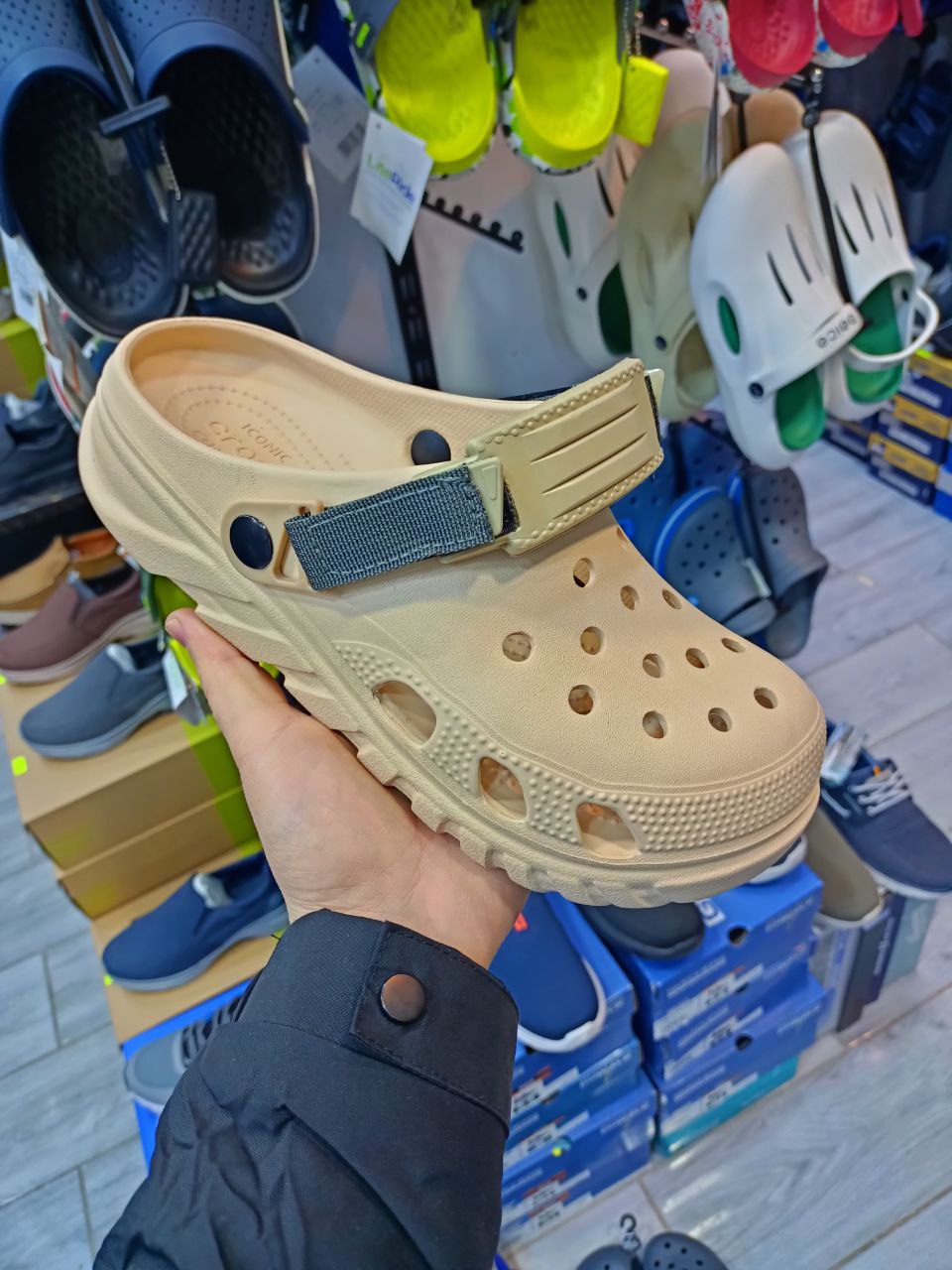 كروكس مريح خفيف – مثالي للصيف والمشي اليومي 👟☀️